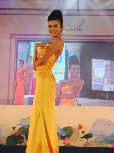 Người đẹp lộng lẫy trong trang phục dạ hội - 4 Người đẹp lộng lẫy trong trang phục dạ hội