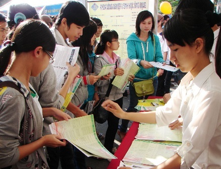 SV đang học tại trường phải bồi hoàn kinh phí nếu trúng tuyển ngành học mới - 1 SV đang học tại trường phải bồi hoàn kinh phí nếu trúng tuyển ngành học mới