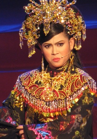 Dấu ấn cho những vai nàng công chúa, bà hoàng hậu uy quyền - 13 Dấu ấn cho những vai nàng công chúa, bà hoàng hậu uy quyền - 13