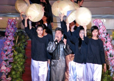 Nhiều “sao” trình diễn tại Festival Dừa Bến Tre    - 18 Nhiều “sao” trình diễn tại Festival Dừa Bến Tre