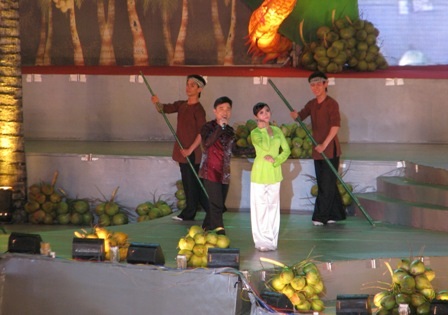 Nhiều “sao” trình diễn tại Festival Dừa Bến Tre    - 15 Nhiều “sao” trình diễn tại Festival Dừa Bến Tre