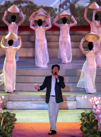 Nhiều “sao” trình diễn tại Festival Dừa Bến Tre    - 21 Nhiều “sao” trình diễn tại Festival Dừa Bến Tre