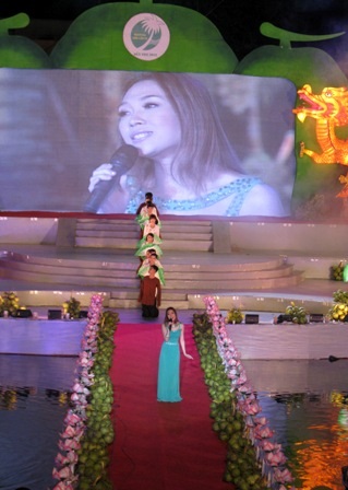 Nhiều “sao” trình diễn tại Festival Dừa Bến Tre    - 16 Nhiều “sao” trình diễn tại Festival Dừa Bến Tre