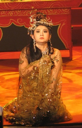 Dấu ấn cho những vai nàng công chúa, bà hoàng hậu uy quyền - 12 Dấu ấn cho những vai nàng công chúa, bà hoàng hậu uy quyền - 12