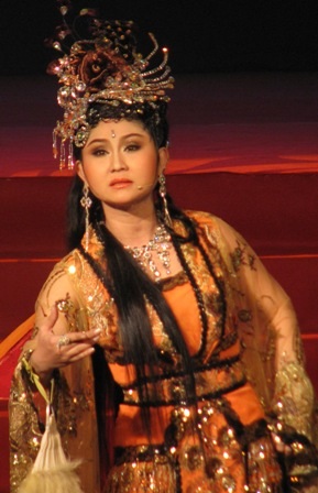 Dấu ấn cho những vai nàng công chúa, bà hoàng hậu uy quyền - 1 Dấu ấn cho những vai nàng công chúa, bà hoàng hậu uy quyền - 1