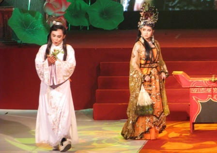 Dấu ấn cho những vai nàng công chúa, bà hoàng hậu uy quyền - 4 Dấu ấn cho những vai nàng công chúa, bà hoàng hậu uy quyền - 4