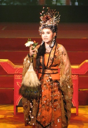 Dấu ấn cho những vai nàng công chúa, bà hoàng hậu uy quyền - 5 Dấu ấn cho những vai nàng công chúa, bà hoàng hậu uy quyền - 5