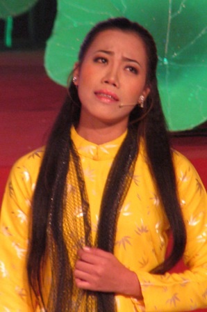 Rơi nước mắt trước “sự khổ đau điên dại của cô đào hát…” - 1