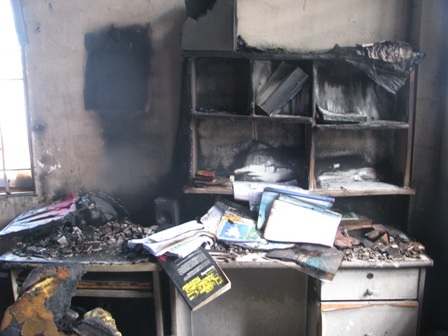 Cháy nhà dân, cột phát sóng Vinaphone suýt bị lửa thiêu - 2 Cháy nhà dân, cột phát sóng Vinaphone suýt bị lửa thiêu - 2