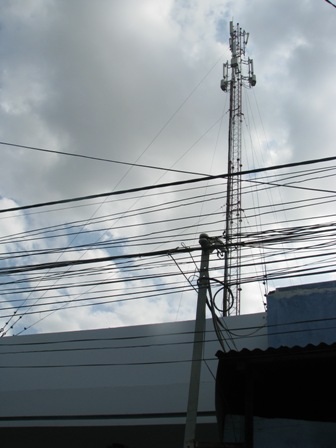 Cháy nhà dân, cột phát sóng Vinaphone suýt bị lửa thiêu - 5 Cháy nhà dân, cột phát sóng Vinaphone suýt bị lửa thiêu - 5