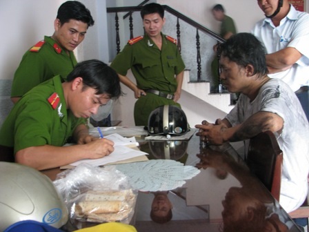 Cháy nhà dân, cột phát sóng Vinaphone suýt bị lửa thiêu - 6 Cháy nhà dân, cột phát sóng Vinaphone suýt bị lửa thiêu - 6