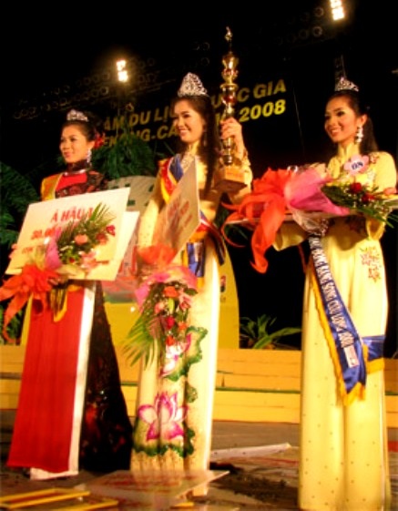 Nhiều mỹ nữ “đua sắc” tại Hoa khôi đồng bằng 2012 - 1 Nhiều mỹ nữ “đua sắc” tại Hoa khôi đồng bằng 2012