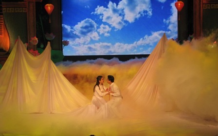 Xem lại màn độc thoại “nghệ sĩ già diễn kịch giữa đêm khuya” - 16 Xem lại màn độc thoại “nghệ sĩ già diễn kịch giữa đêm khuya” - 16