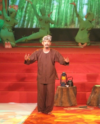 Rơi nước mắt trước “sự khổ đau điên dại của cô đào hát…” - 17