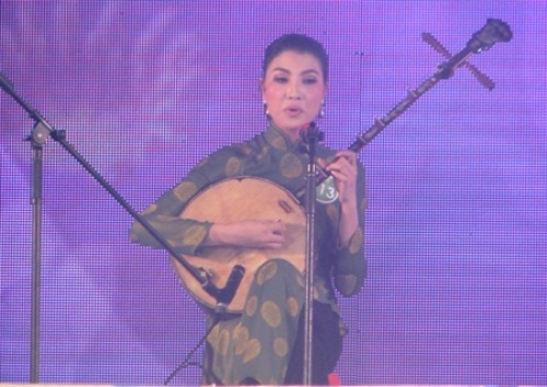Người đẹp lộng lẫy trong trang phục dạ hội - 3 Người đẹp lộng lẫy trong trang phục dạ hội