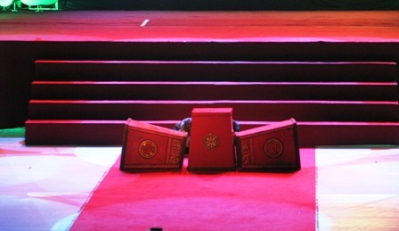 Xem lại màn độc thoại “nghệ sĩ già diễn kịch giữa đêm khuya” - 13 Xem lại màn độc thoại “nghệ sĩ già diễn kịch giữa đêm khuya” - 13