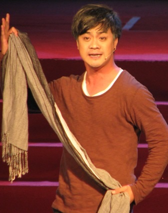 Xem lại màn độc thoại “nghệ sĩ già diễn kịch giữa đêm khuya” - 1 Xem lại màn độc thoại “nghệ sĩ già diễn kịch giữa đêm khuya” - 1