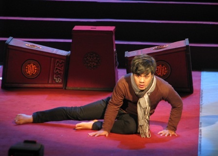 Xem lại màn độc thoại “nghệ sĩ già diễn kịch giữa đêm khuya” - 12 Xem lại màn độc thoại “nghệ sĩ già diễn kịch giữa đêm khuya” - 12