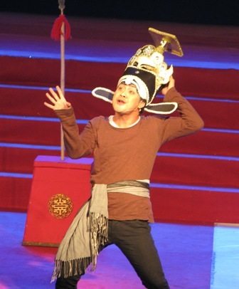 Xem lại màn độc thoại “nghệ sĩ già diễn kịch giữa đêm khuya” - 8 Xem lại màn độc thoại “nghệ sĩ già diễn kịch giữa đêm khuya” - 8