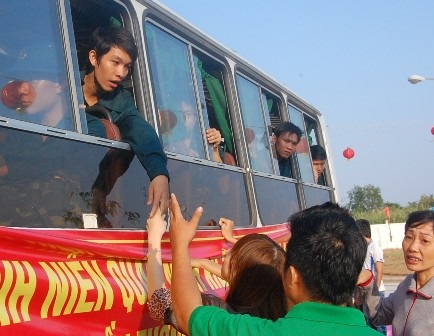 Hàng nghìn thanh niên hăng hái lên đường nhập ngũ - 23