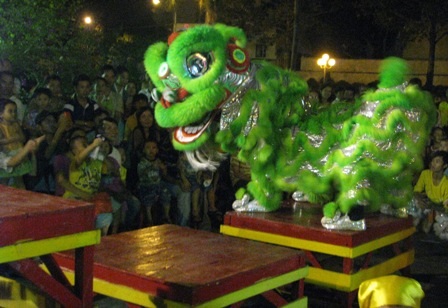 Thỏa mắt với những màn tung hứng của lân - sư - rồng - 10 Thỏa mắt với những màn tung hứng của lân - sư - rồng - 10