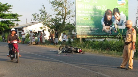 Về thăm người thân, bị xe tải cán chết - 1 Về thăm người thân, bị xe tải cán chết - 1