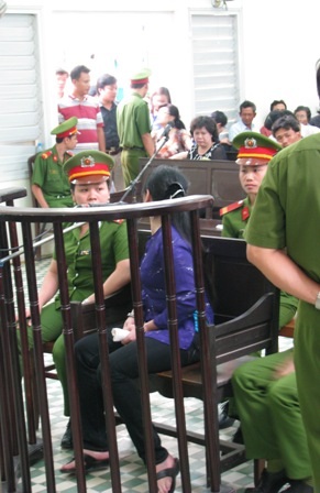 Toàn cảnh phiên tòa xử vụ nhà báo Hoàng Hùng bị đốt - 21 Toàn cảnh phiên tòa xử vụ nhà báo Hoàng Hùng bị đốt
