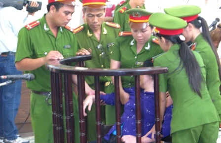 Toàn cảnh phiên tòa xử vụ nhà báo Hoàng Hùng bị đốt - 24 Toàn cảnh phiên tòa xử vụ nhà báo Hoàng Hùng bị đốt