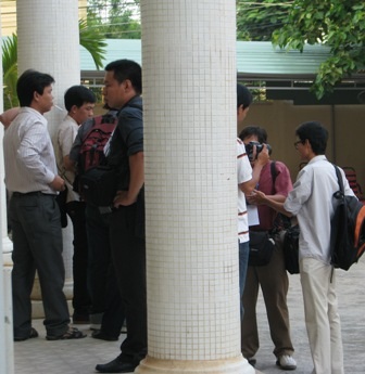 Toàn cảnh phiên tòa xử vụ nhà báo Hoàng Hùng bị đốt - 2 Toàn cảnh phiên tòa xử vụ nhà báo Hoàng Hùng bị đốt