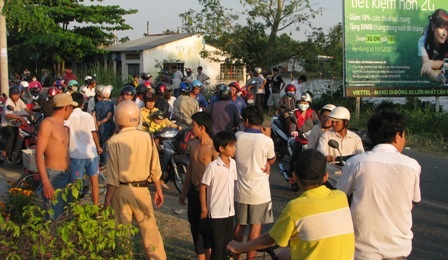 Về thăm người thân, bị xe tải cán chết - 3 Về thăm người thân, bị xe tải cán chết - 3