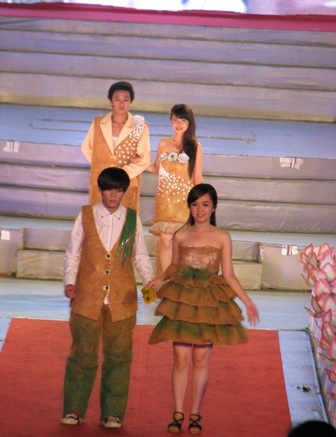 Ấn tượng trang phục dừa tại Festival Dừa 2012 - 4 Ấn tượng trang phục dừa tại Festival Dừa 2012