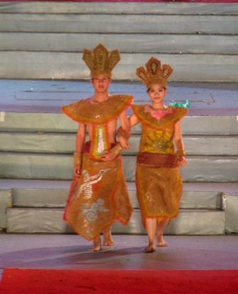 Ấn tượng trang phục dừa tại Festival Dừa 2012 - 6 Ấn tượng trang phục dừa tại Festival Dừa 2012