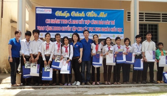 2.000 cuốn vở đến với học sinh nghèo huyện U Minh