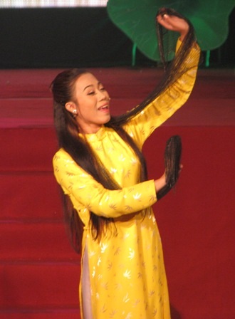 Rơi nước mắt trước “sự khổ đau điên dại của cô đào hát…” - 11