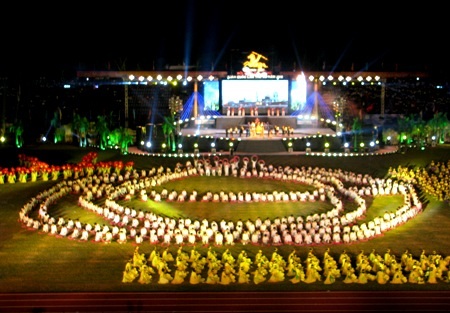 Hàn ngàn học sinh tham gia đồng diễn chào mừng Hội khỏe Phù Đổng toàn quốc lần VIII/2012.