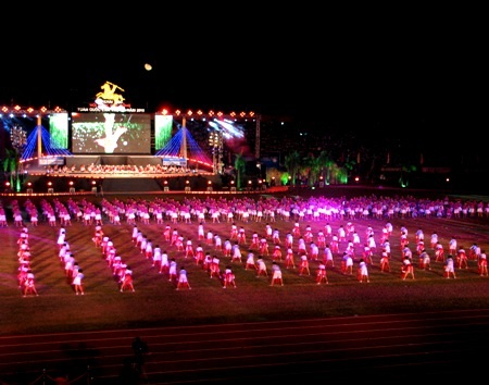 Hàn ngàn học sinh tham gia đồng diễn chào mừng Hội khỏe Phù Đổng toàn quốc lần VIII/2012.