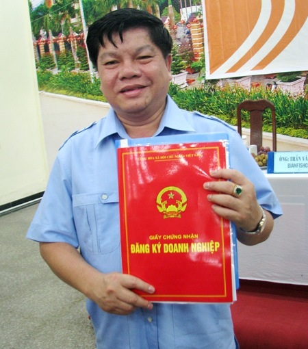 Bianfishco chính thức "đổi chủ" - 2 Đại diện Cty Bình An, Ngân hàng SHB, DATC tại buổi họp báo. (Ảnh: Huỳnh Hải)