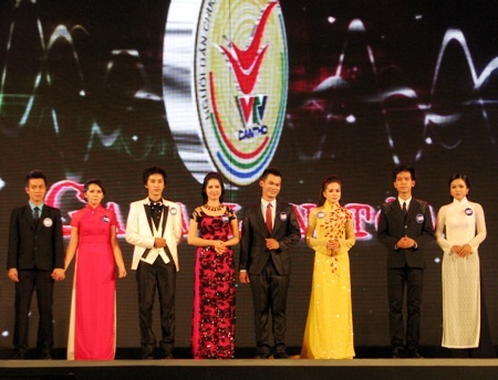 Sôi nổi đêm chung kết “Người dẫn chương trình truyền hình VTV Cần Thơ” - 1 8 thí sinh vào vòng chung kết Người dẫn chương trình truyền hình VTV Cần Thơ lần II.