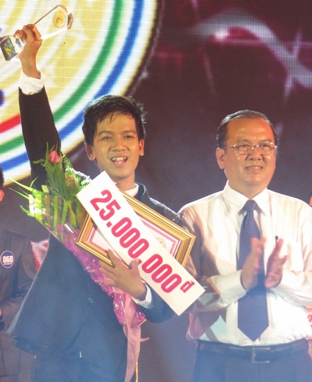 Sôi nổi đêm chung kết “Người dẫn chương trình truyền hình VTV Cần Thơ” - 19 Cánh sóng Bạc thuộc về thí sinh Nguyễn Hữu Trí.
