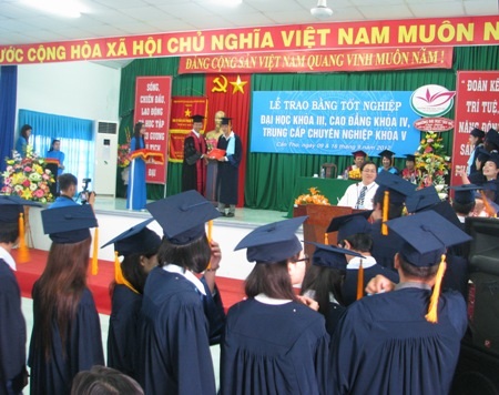 Hoa hậu Thu Thảo không kịp về trường nhận bằng tốt nghiệp Trung cấp - 4 Giấy báo nhập học ngành Kế toán bậc Cao đẳng của Thu Thảo.