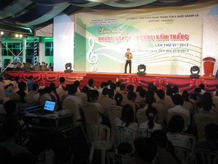 “Những bài ca đi cùng năm tháng”  hừng hực khí thế ngày độc lập   - 2 “Những bài ca đi cùng năm tháng”  hừng hực khí thế ngày độc lập