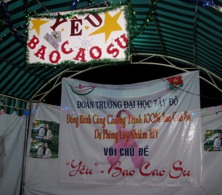 3.000 BCS "chung tay" chống kỳ thị, phân biệt - 5 Hình ảnh trưng bày độc đáo, ấn tượng và vui nhộn về bao cao su.