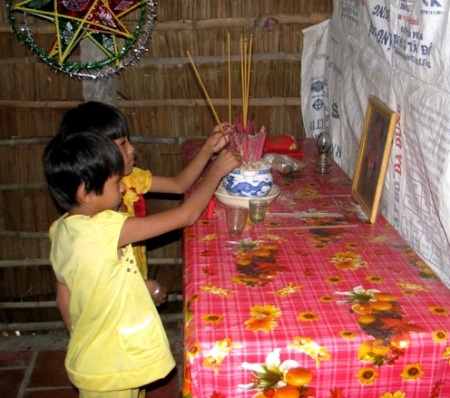 Hơn 31 triệu đồng đến với 3 em nhỏ mồ côi - 1 Hơn 31 triệu đồng đến với 3 em nhỏ mồ côi