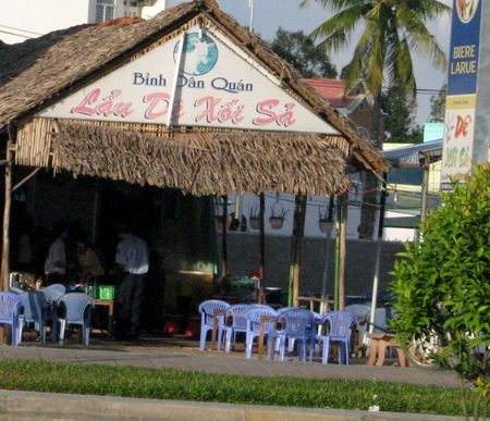 ...đến dê xối xả. (Ảnh: Huỳnh Hải)