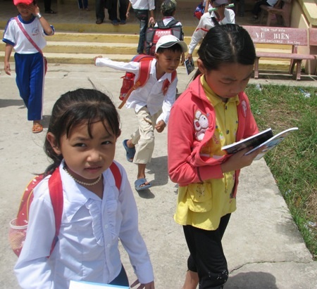 Vẫn “nóng” tình trạng học sinh bỏ học, thiếu giáo viên - 1 Học sinh ĐBSCL. (Ảnh: Huỳnh Hải)