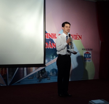 Hạ Long trong phần thi hùng biện...