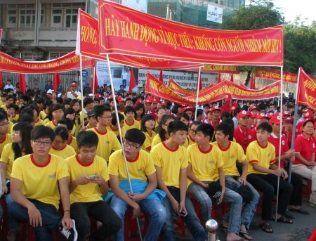 Hơn 3.000 người đi bộ vì “một xã hội không HIV” - 2 Quang cảnh lễ mít tinh