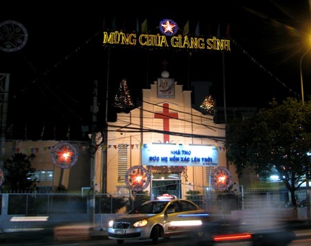 Một nhà thờ ở quận trung tâm Ninh Kiều mừng Chúa giáng sinh.
