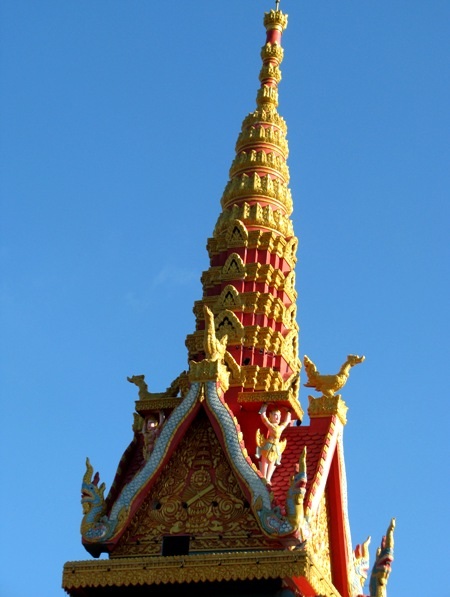 Chiêm ngưỡng vẻ đẹp đặc sắc ngôi chùa Phật giáo Khmer - 9 Những nét trạm trỗ độc đáo trên đỉnh tháp hài cốt...