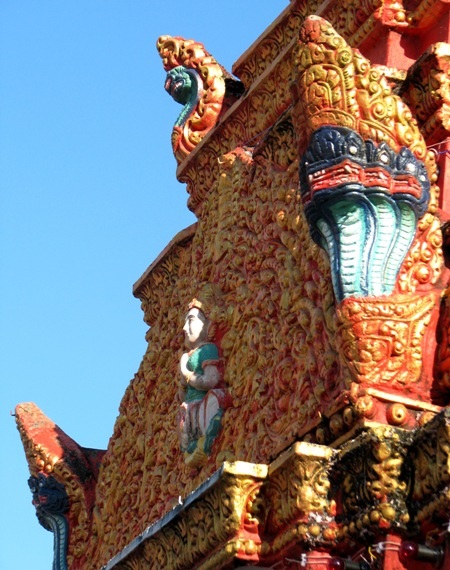 Chiêm ngưỡng vẻ đẹp đặc sắc ngôi chùa Phật giáo Khmer - 12 Nhà Phật niết bàn có những họa tiết khá cầu kỳ.